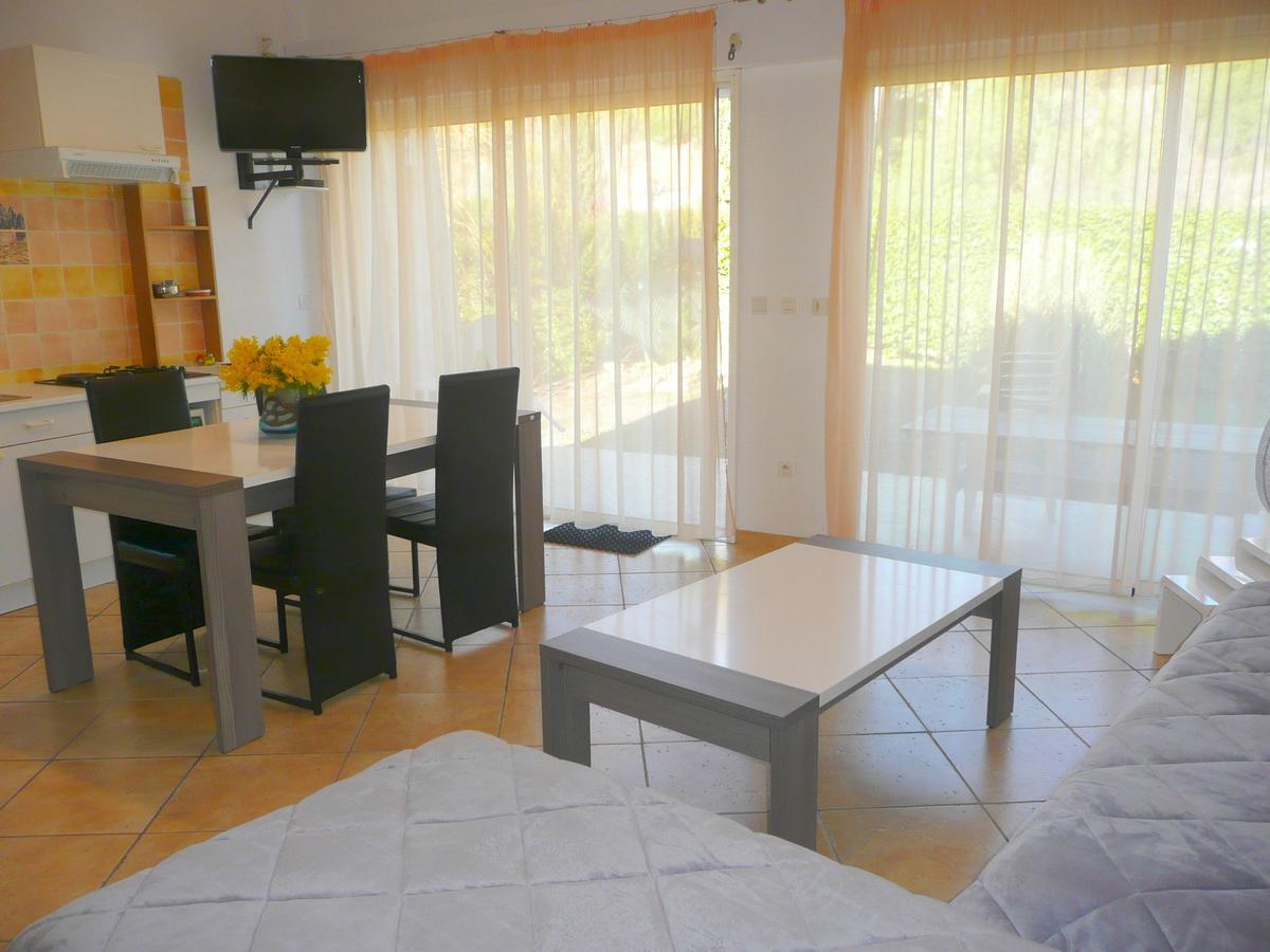 15Mn De Cannes, Villa La Soleiade , 3Gites 2-4 Pers Type T2, Climatises, Piscine, Au Lac De Saint-Cassien Var モントルー エクステリア 写真