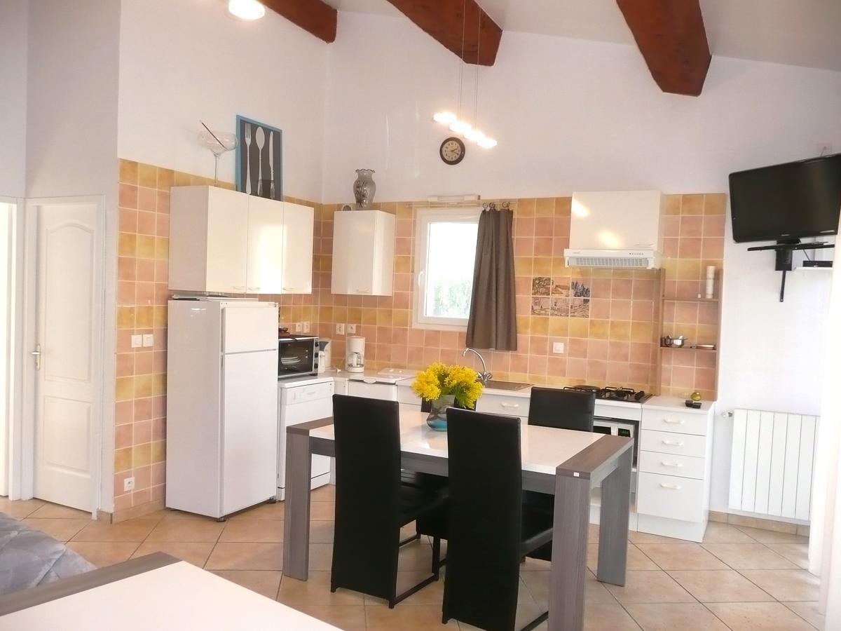 15Mn De Cannes, Villa La Soleiade , 3Gites 2-4 Pers Type T2, Climatises, Piscine, Au Lac De Saint-Cassien Var モントルー エクステリア 写真